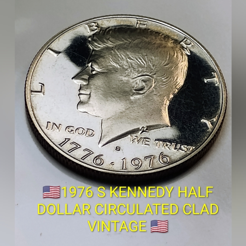 76Kennedy Half Dollar Coin CLAD CIRCULATED DOES HAVE A LITTLE SCUFFED ON IT 💟